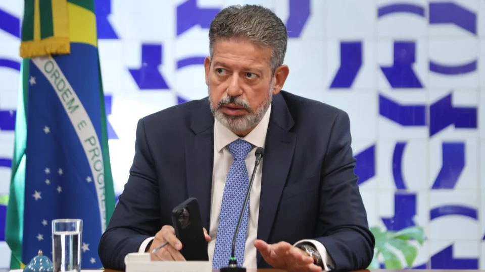 Lira cancela presença em evento que marca um ano dos atos golpistas