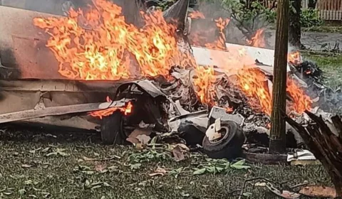 VÍDEO: avião cai em praça e deixa 5 pessoas mortas em São Paulo