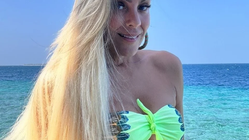 Renata Fan impressiona ao exibir corpaço nas Maldivas