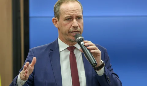 Ricardo Cappelli nega pedido de demissão do ministério da Justiça