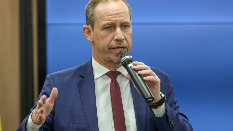 Ricardo Cappelli nega pedido de demissão do ministério da Justiça