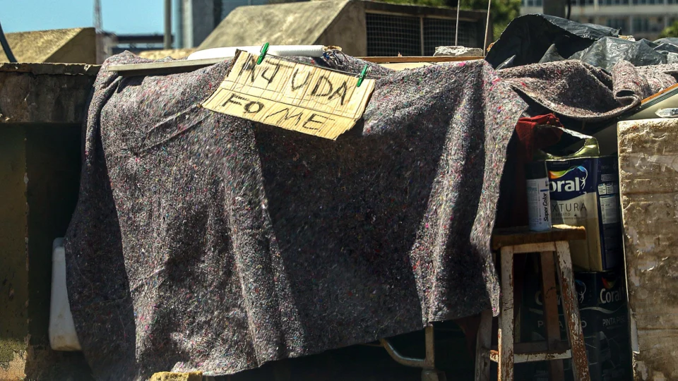 Sancionada lei que institui política de trabalho à população de rua