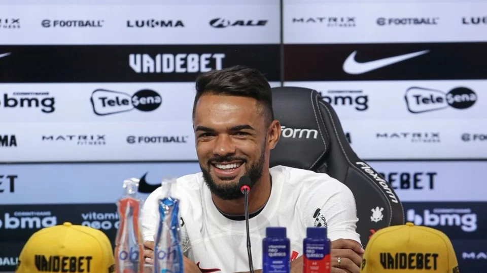 Raniele é apresentado no Corinthians e diz se inspirar em Casemiro e Ralf: ‘muita raça’