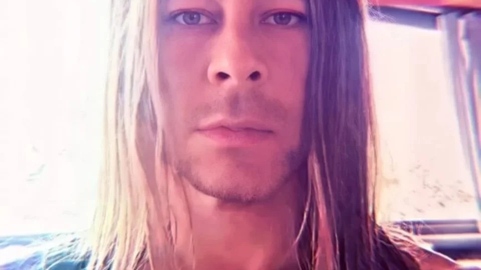 Theo Becker pede milhões na Justiça por acidente na Record