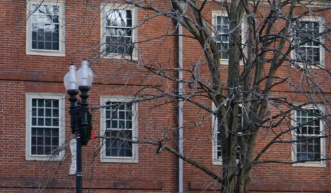 Escola em Iowa, nos Estados Unidos, é alvo de ataque a tiros