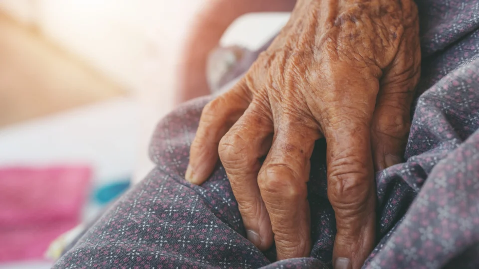 Idosos são resgatados machucados e com fome de asilo no PR