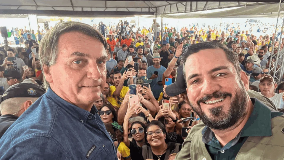 Vereador pede suspensão de cachê de Nando Reis por crítica a Bolsonaro