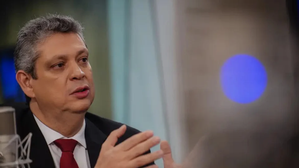 Viagem de servidores a Sergipe será investigada por determinação de Macêdo