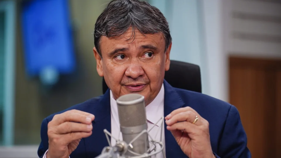 Ministro anuncia antecipação do pagamento do Bolsa Família à população do RJ