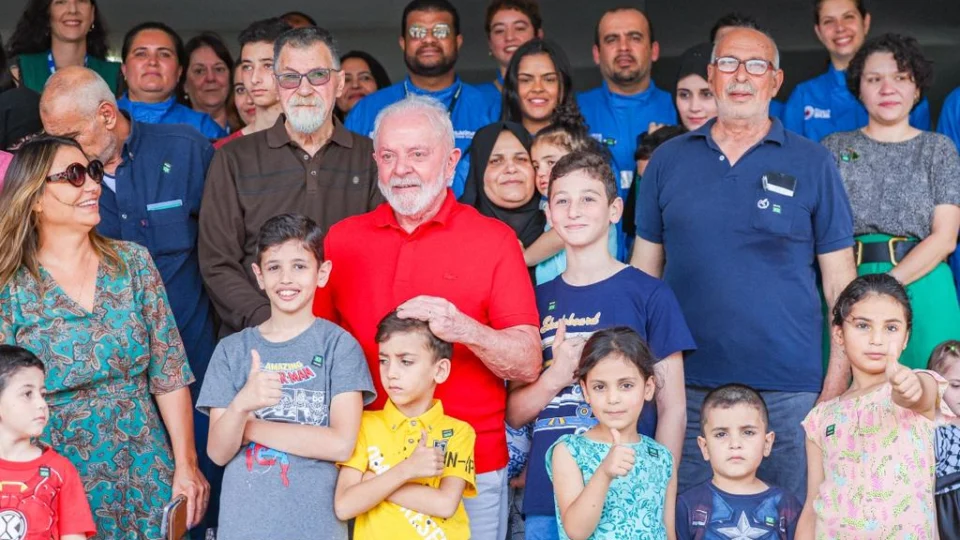 Em almoço de Natal com repatriados da Faixa de Gaza, Lula fala sobre paz
