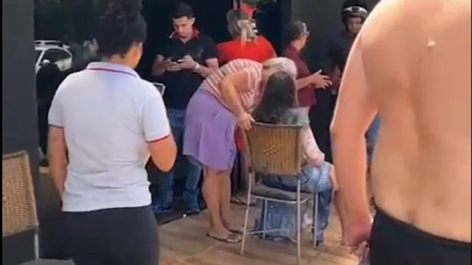 VÍDEO: incêndio em churrascaria deixa 4 pessoas feridas em Palmas