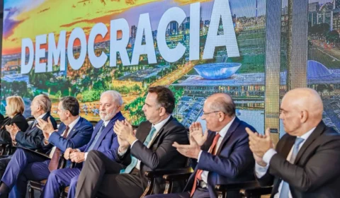 Lula e autoridades dos Três Poderes participam do Ato ‘Democracia Inabalada’