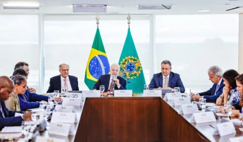 Lula reúne ministros para tratar sobre Yanomamis