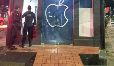 Suspeitos invadem loja e roubam celulares em Rio Branco