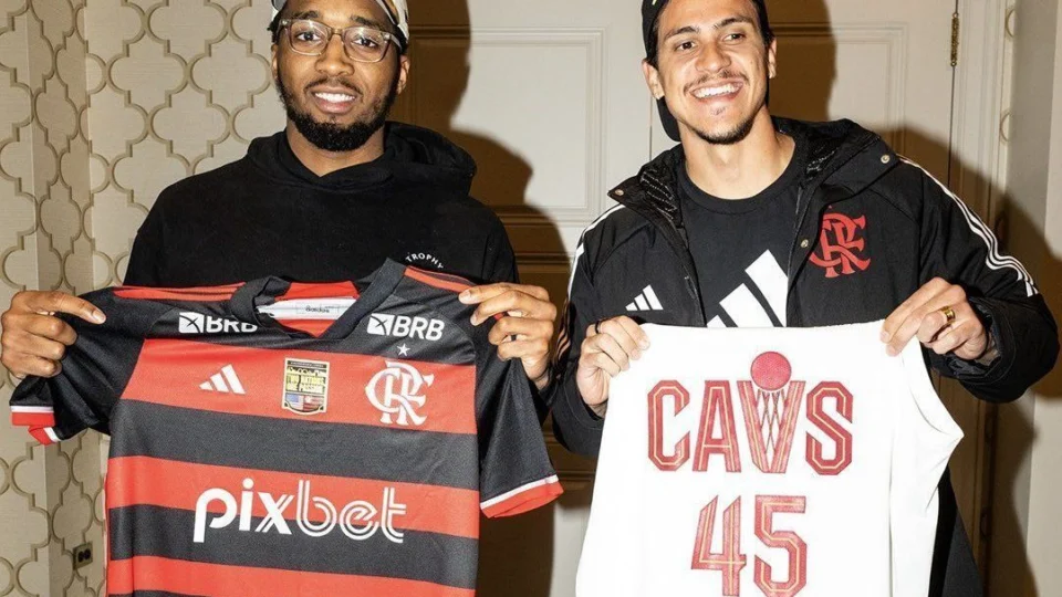 Flamengo: Patrocinadora divulga nova camisa