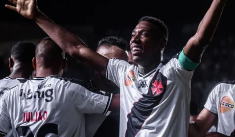 Vasco vence e divide ponta da tabela