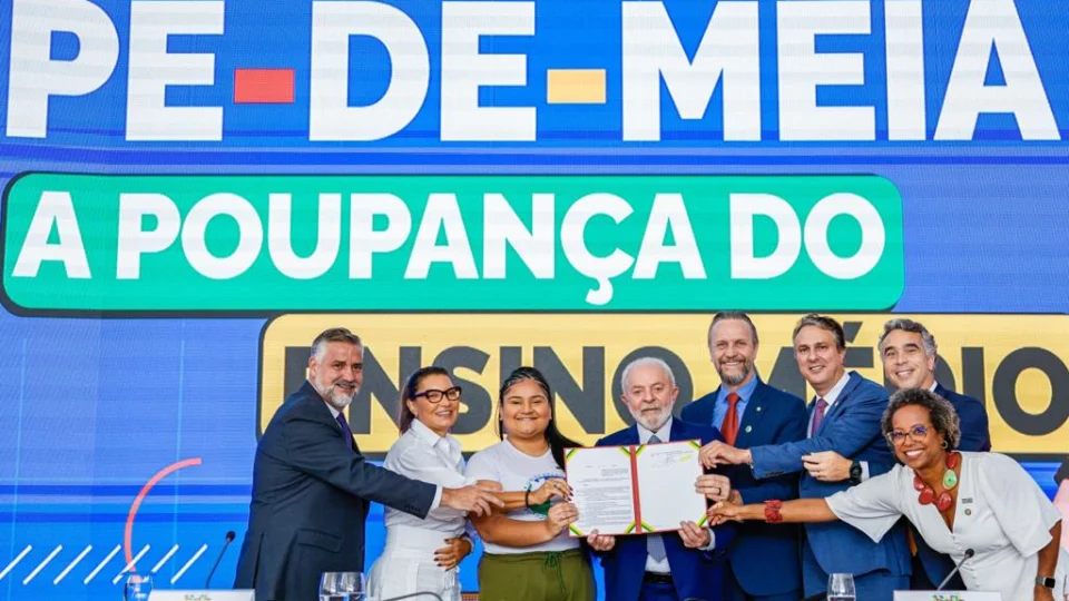 Lula e ministro da Educação lançam programa ‘ Poupança do Ensino Médio’