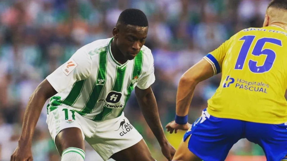 Botafogo contrata Luiz Henrique, do Real Betis