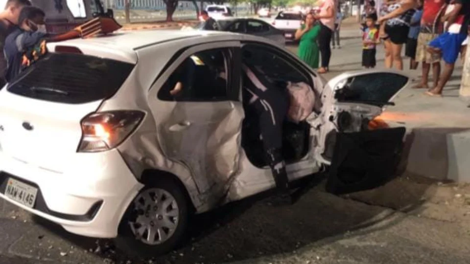 Jovem com CNH vencida bate em carro de idosa em Boa Vista-RR