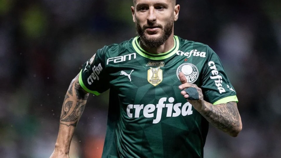 Zé Rafael renova contrato com Palmeiras até dezembro de 2026