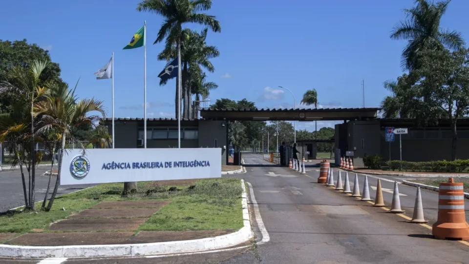 Governo exonera delegado investigado por espionagem da Abin