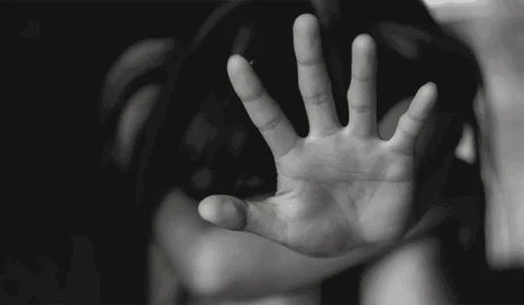 Padrasto é preso suspeito de filmar enteada, de 15 anos, no banho, em Santa Catarina