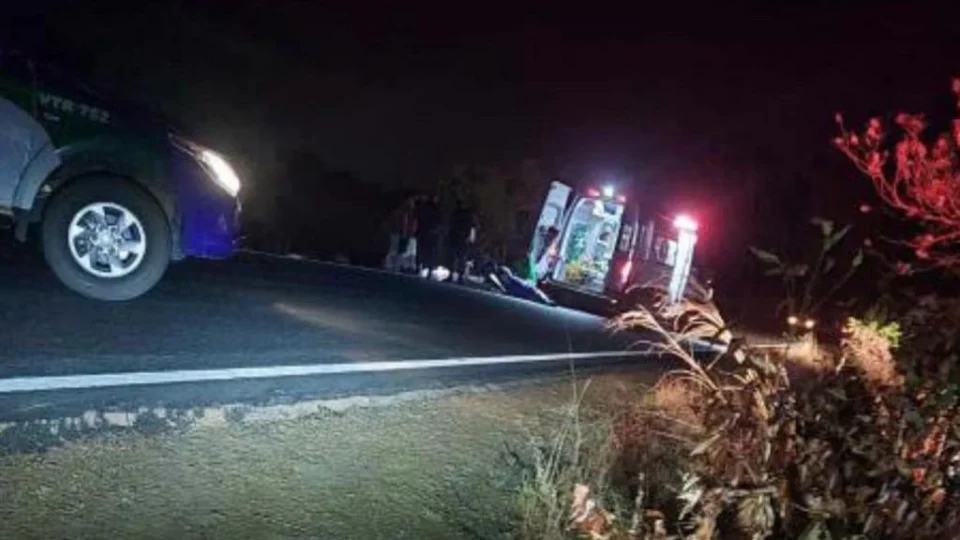 Homem morre e mulher fica ferida em acidente entre moto e picape em RR