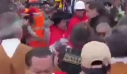 VÍDEO: presidente do Peru é agredida durante evento em Ayacucho
