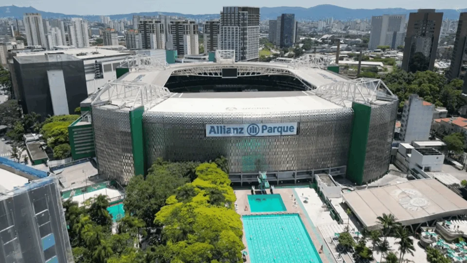 Palmeiras desfaz contrato com empresa que instalou gramado sintético no Allianz Parque