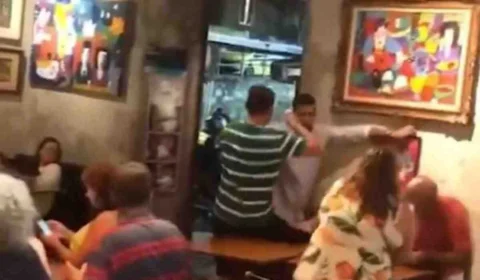 Homem destrói placa de Marielle e quebra quadro com imagem de Lula em bar no RJ