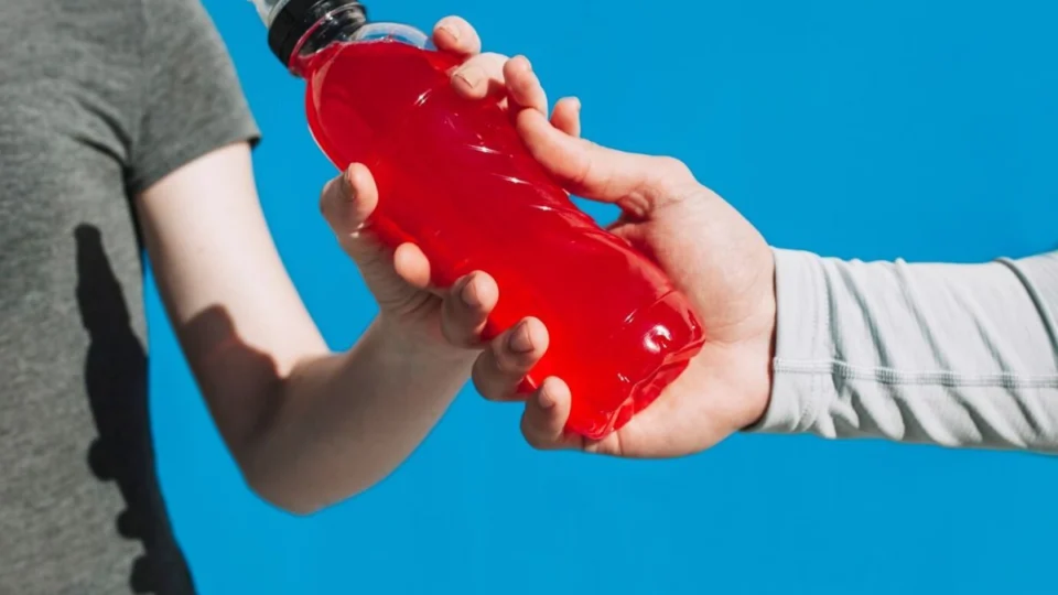 Harvard lista bebidas menos saudáveis que podem prejudicar a saúde