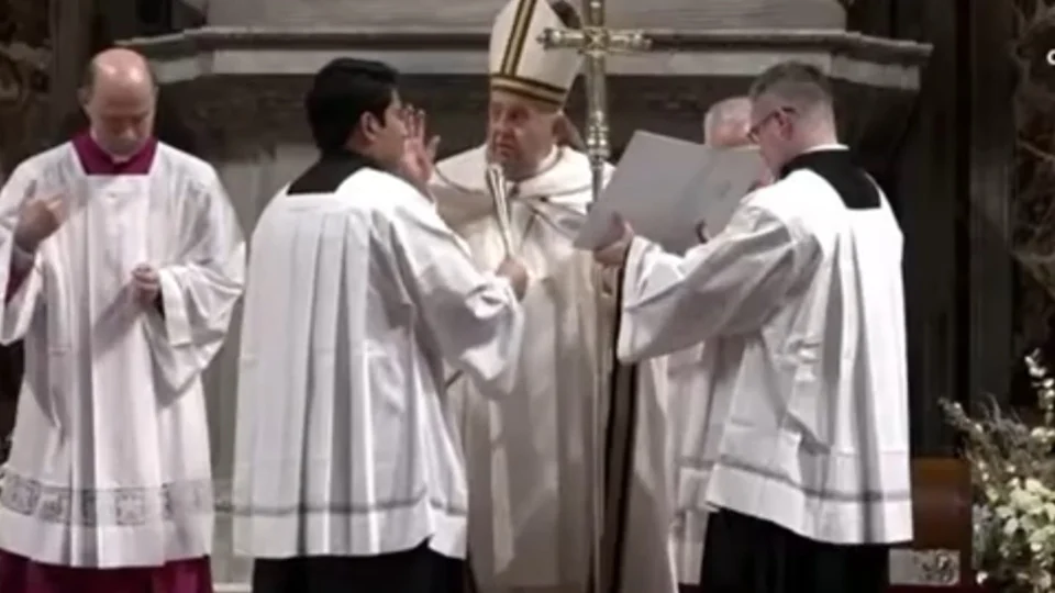 ‘Príncipe da Paz ainda é rejeitado pela lógica da guerra’, diz Papa Francisco na Missa do Galo