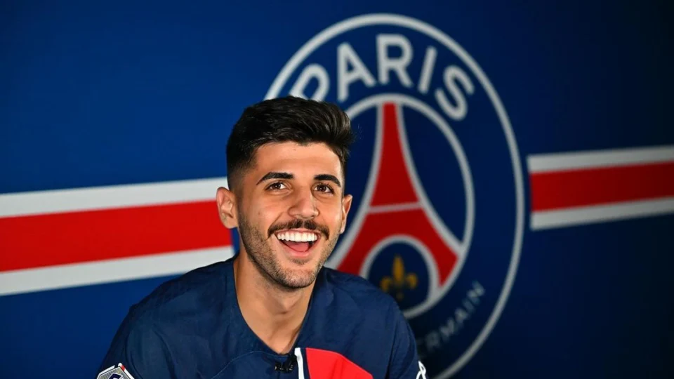 São Paulo confirma venda e zagueiro Beraldo é anunciado pelo PSG