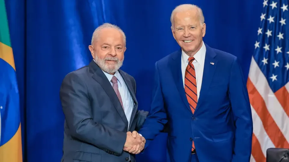 Lula convida Joe Biden para visitar o Brasil