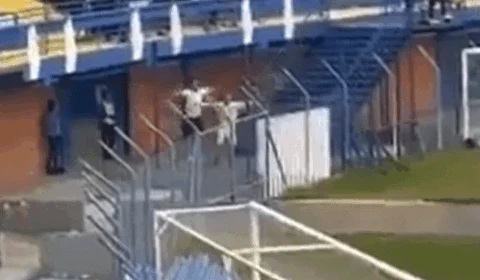 Torcedores do Avaí ‘imitam avião’ em jogo contra Chapecoense