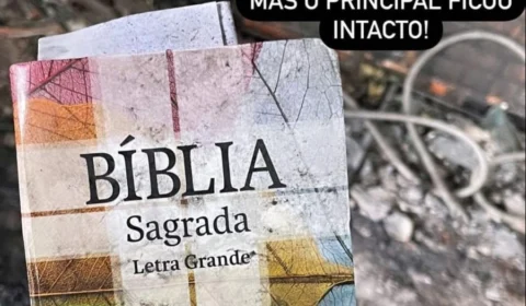 Churrascaria encontra bíblia após incêndio em Manaus: ‘intacto’