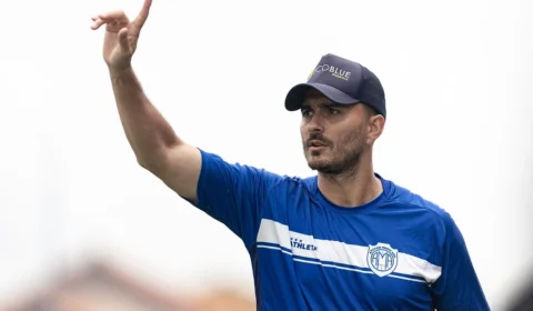 Durante gestão de pai de Neymar, Monte Azul demite técnico