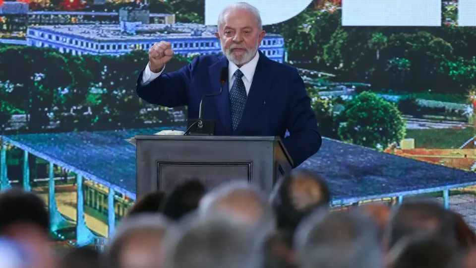 Lula sugere que filhos de Bolsonaro renunciem aos seus mandatos