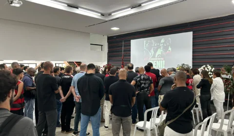 Corpo de Denir, massagista do Flamengo por 42 anos, é velado na Gávea