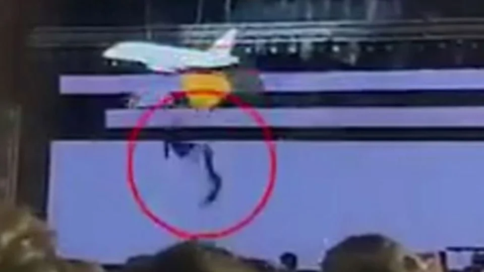 VÍDEO: empresário cai de altura de 5 metros e morre em evento corporativo