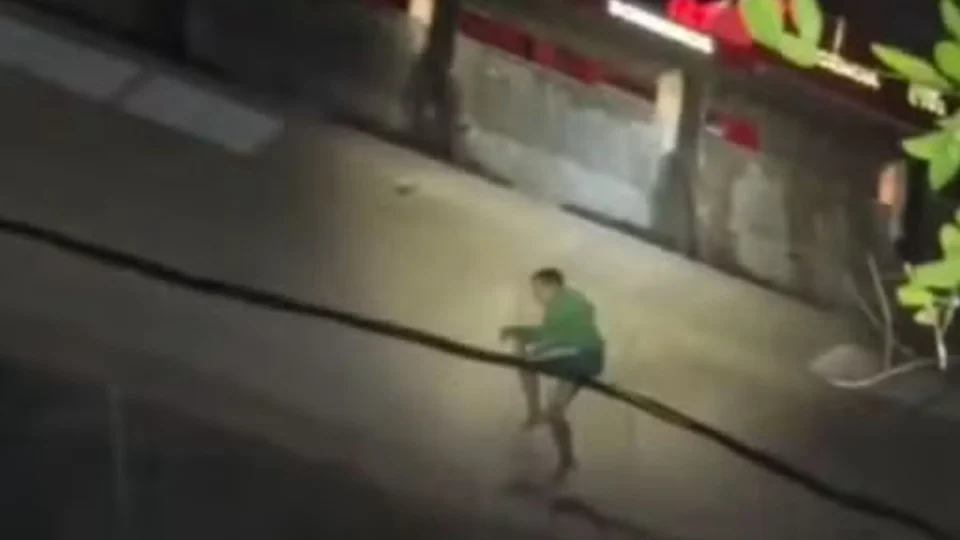 Homem é jogado de ponte após sequestro e toma atitude desesperada para salvar sua vida