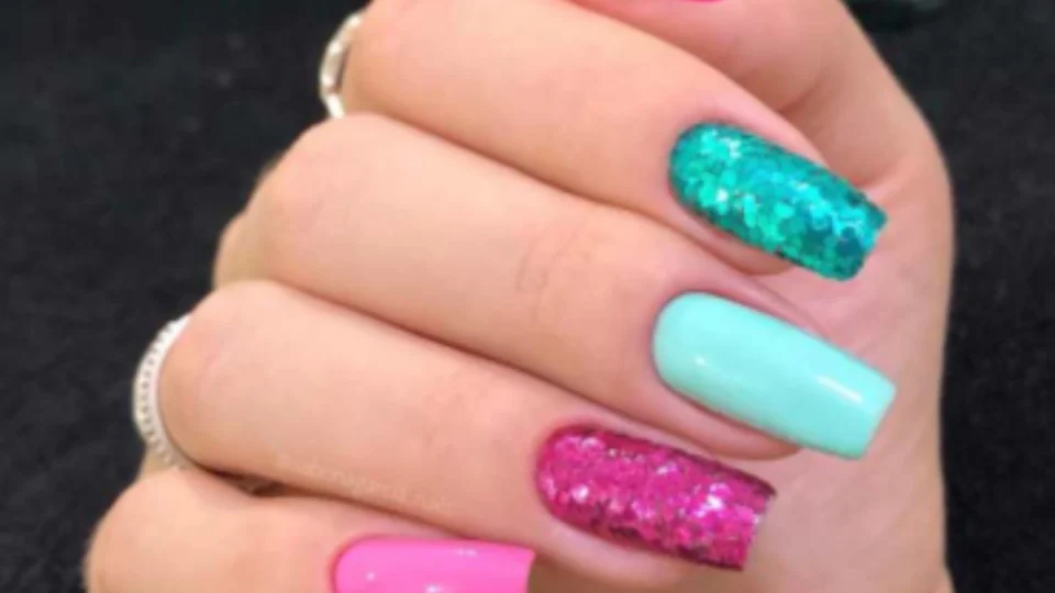 5 ideias de unhas para o Carnaval 2024