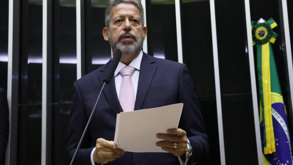 Lira desmarca reunião com líderes prevista para esta segunda (29)