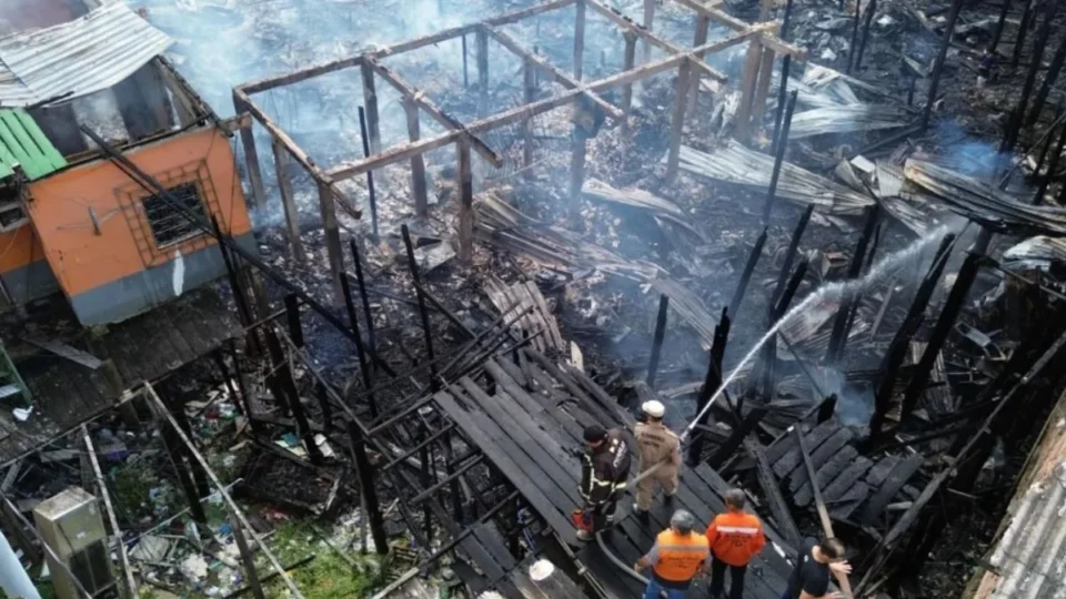 Após incêndio em Manaus, famílias desabrigadas poderão receber benefício do Governo; veja como