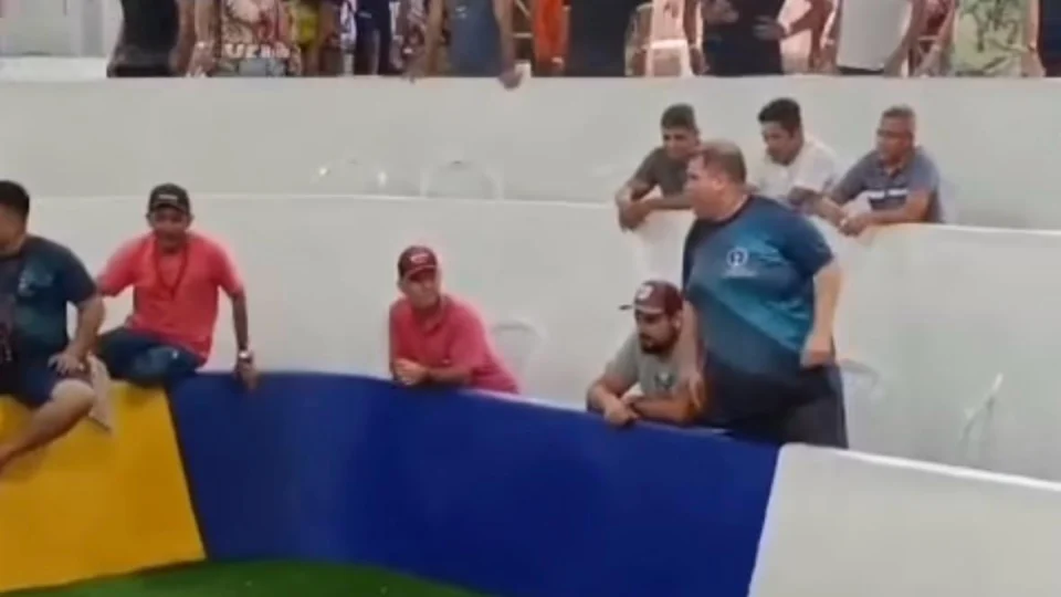 Ex-deputado estadual de Roraima participa de rinha de galo em Manaus