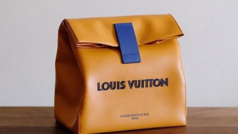 Louis Vuitton esgota bolsa de ‘saco de pão’ avaliada em R$ 14 mil
