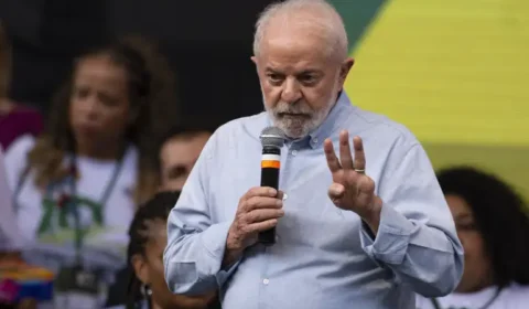 Lula mantém acesso a fuzis para uso pessoal de militares