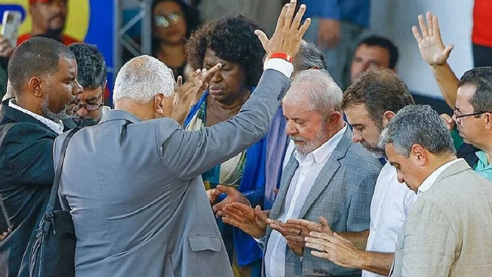 Governo Lula anula isenção fiscal de líderes religiosos