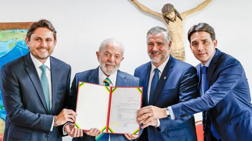 Lula sanciona lei que permite sociedade unipessoal para emissoras de rádio