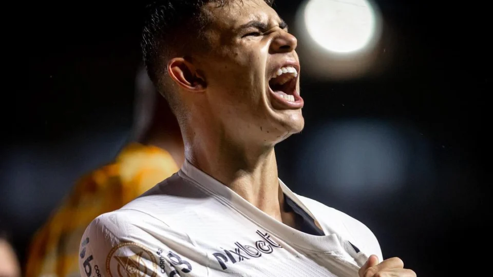 Perto de acertar sua saída do Corinthians, Moscardo anuncia cirurgia no pé